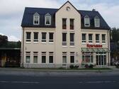 Außenansicht mit Eingang Gewerbeeinheit im EG - Wohn- und Geschäftshaus in Muldenhammer