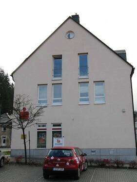 Giebelseite mit Parkplatz - 6 Zimmer Mehrfamilienhaus, Wohnhaus zum Kaufen in Muldenhammer