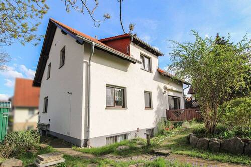 seitliche Hausansicht vom Gartenbereich - 8 Zimmer Mehrfamilienhaus, Wohnhaus zum Kaufen in Freital