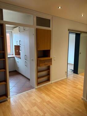 Flur m. Blick in Küche.JPG - Etagenwohnung mit 80,00 m&sup2; in Stade zur Miete