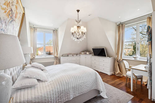 Schlafzimmer mit Einbauschränken - 