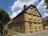 DSC00373.JPG - Idyllischer Bauernhof aus gelben Sandstein