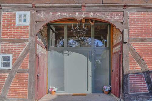 Haustür - 6 Zimmer Einfamilienhaus in Peine