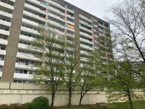 Rückwertige Ansicht der Wohngebäude mit Balkonen - 3 Zimmer Etagenwohnung in Darmstadt