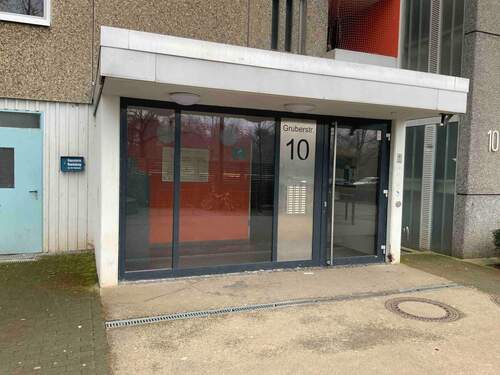 Ansicht Hauseingang Wohnhaus - Etagenwohnung mit 74,90 m² in Darmstadt zur Miete