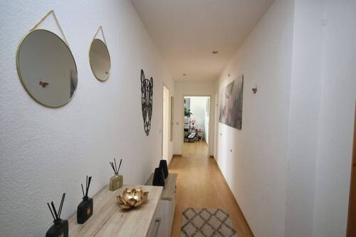Flur - 3 Zimmer Etagenwohnung zum Kaufen in Falkenstein