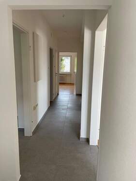 Flur - Etagenwohnung mit 75,00 m&sup2; in Würzburg zur Miete