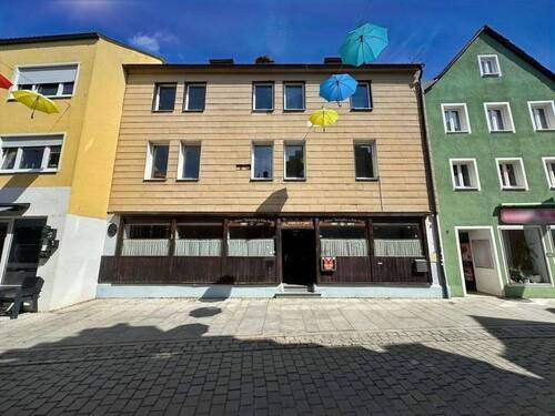Außenansicht vorne - Sanierungsjuwel im Herzen der Stadt - Wohn- und Geschäftshaus mit Entwicklungspotenzial