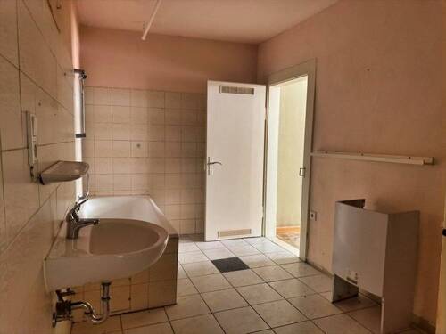 1.OG - Badezimmer - 1 Zimmer Mehrfamilienhaus, Wohnhaus in Gunzenhausen