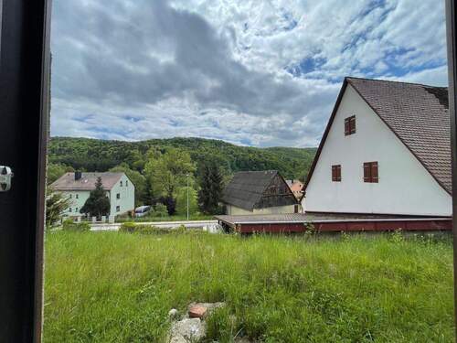 Blick in Richtung Straße - 