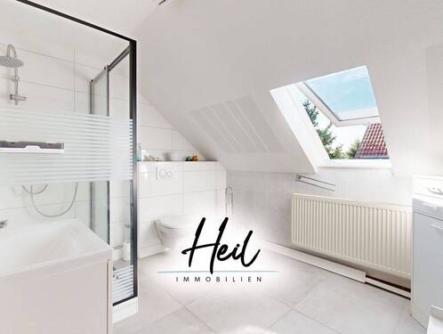 Bad im Obergeschoss - Freistehendes Einfamilienhaus mit Weitblick ins Grüne I ideal für Mehrgenerationen I mit Kamin