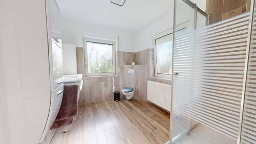 Bad EG - Einfamilienhaus mit 170,00 m&sup2; in Naumburg (Saale) zum Kaufen