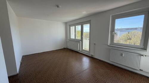 Wohnzimmer - 3 Zimmer Etagenwohnung zum Kaufen in Erfurt