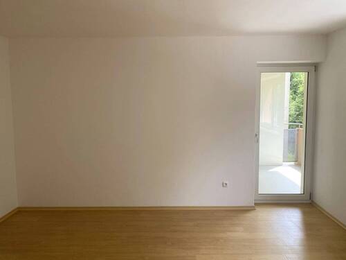 Ansicht II: Wohn- und Esszimmer - 2 Zimmer Etagenwohnung zur Miete in Passau