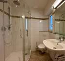 Tageslichtbad mit Dusche - 4 Zimmer Etagenwohnung in Karlsruhe