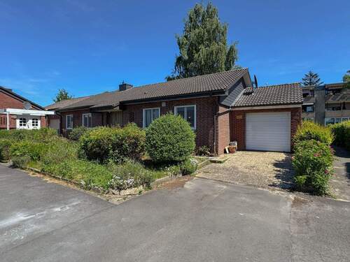 Frontansicht - Bungalow mit Garage & Garten in ruhiger Wohnlage