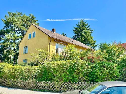 Außenansicht - Bezugsfreie Eigentumswohnung im 1. OG mit zusätzlicher Nutzfläche im DG