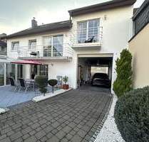 Wunderbares Anwesen, Einfamilienhaus mit Einliegerwohnung in 52353 Düren