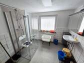 Bad mit grosser Dusche im HWR - 