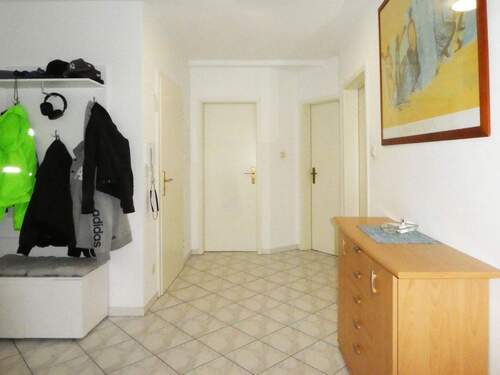 Eingangsdiele mit Garderobe - 