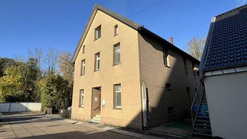 Hausansicht - 8 Zimmer Mehrfamilienhaus, Wohnhaus zum Kaufen in Vlotho