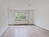 Ansicht I: Wohn- und Esszimmer - Geräumige 2-Zimmer-Wohnung mit Terrasse und Wannenbad