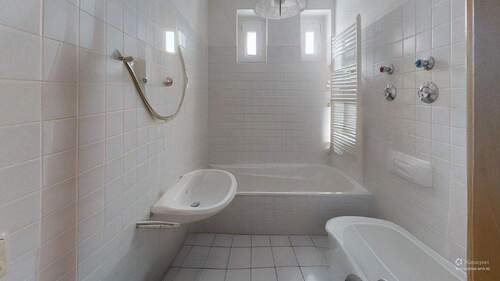 6-Meinerstrae-Bathroom-Defurnished 1 - 