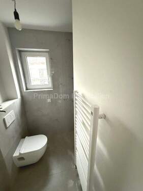 Gäste-WC mit Dusche - 