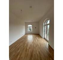 Traumsaniertes Denkmal - 3-Raum-WE - West-Balkon, Parkett, Keller, Tageslichtbad mit Wanne & Dusche, PKW-Stellplatz, Einbauküche - Rochlitz