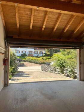 Garage mit Rolltor - 