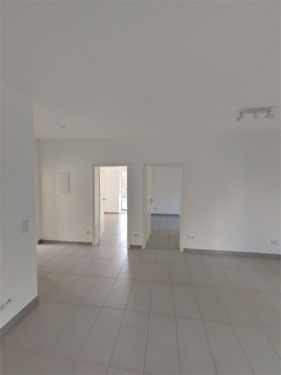 Blick zu den Zimmern - 3 Zimmer Etagenwohnung zur Miete in Frankfurt am Main