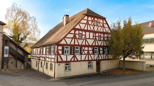 Frontansicht - 7 Zimmer Mehrfamilienhaus, Wohnhaus zum Kaufen in Sommerach