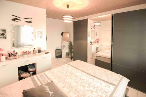 Schlafzimmer I - OG - 