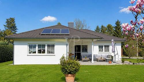 Haus Vorderseite - 4 Zimmer Bungalow zum Kaufen in Biesenthal