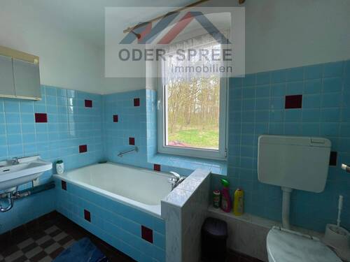 Bad mit Wanne - 