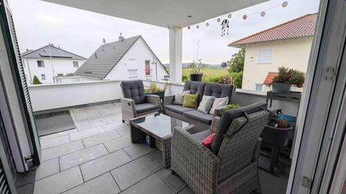 Balkon - Ansprechende und neuwertige Wohnung mit Garage und XXL-Balkon