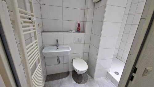 Badezimmer (EG rechts) - 