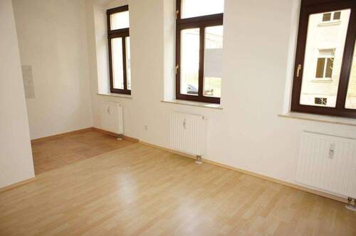 Wohnzimmer - Klein aber fein ... offene Küche - kleines Schlafzi. im 3. OG - frei ab 1.7.26