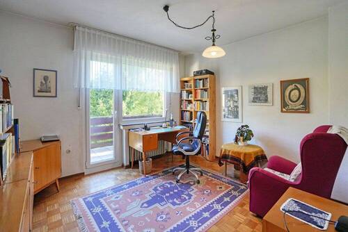 Schlafzimmer mit Zugang zum Balkon - 