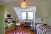 Zimmer im Dachgeschoss - 