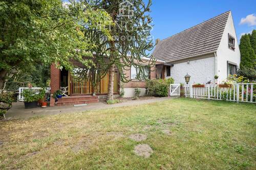 Vorgarten aktuell - 4 Zimmer Einfamilienhaus zum Kaufen in Ritterhude