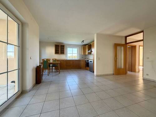 Wohn-/Essbereich mit offener Küche - 