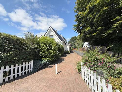 Weg zum Haus - 1 Zimmer Etagenwohnung zur Miete in Norderstedt