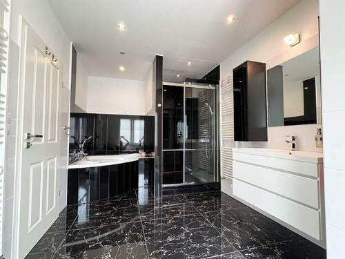 EG: Wannen-/Duschbad - 