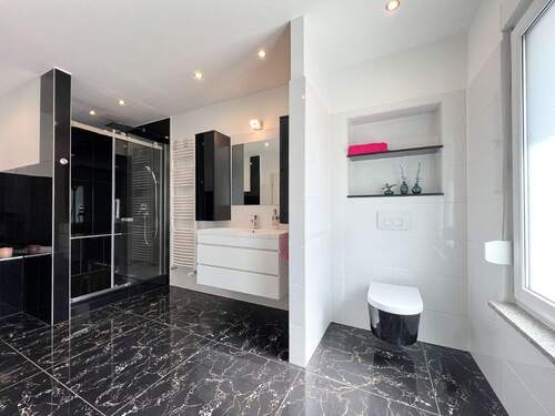 EG: Wannen-/Duschbad - 