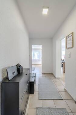 Flur Hochparterre links - Mehrfamilienhaus, Wohnhaus mit 384,00 m&sup2; in Oberstenfeld zum Kaufen