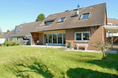 Rückansicht - Freistehendes Einfamilienhaus mit Gartenparadies in begehrter Lage von Kaarst