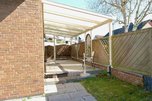 Zusätzliche Terrasse am Küchenbereich - 4 Zimmer Einfamilienhaus in Kaarst