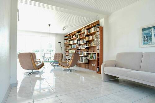 Ansicht vom Sitzbereich ins Wohnzimmer - 