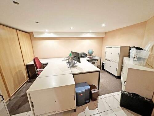 Büro im Kellergeschoss - 